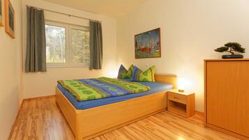 1 bedroom, travel crib, WiFi