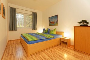 1 bedroom, travel crib, WiFi