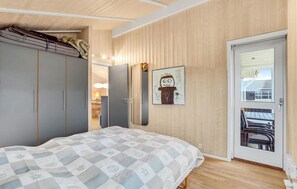 3 bedrooms, travel cot, free WiFi