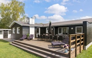 تناول الطعام بالخارج