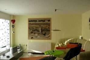 Televisión y chimenea 