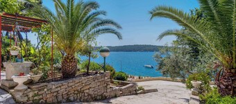 Holiday apartment only 30 m from the beach