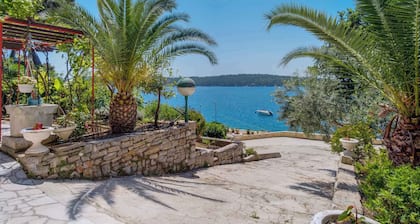 Holiday apartment only 30 m from the beach