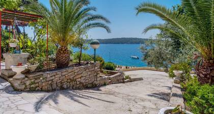 Holiday apartment only 30 meters from the beach