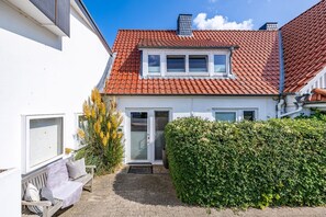 Unclassified image, 3 of 22, button