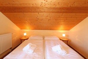 3 chambres, coffres-forts dans les chambres, lit parapluie, Wi-Fi