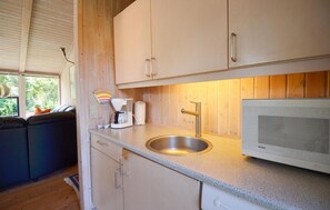 Geladeira, micro-ondas, cooktop, lava-louças