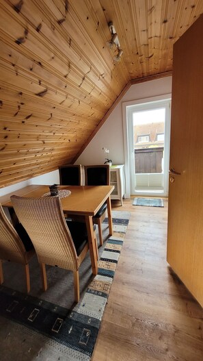 Uklassifisert bilde, 3 av 8, knapp