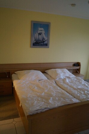 1 Schlafzimmer, Schreibtisch, Bügeleisen/Bügelbrett, Reisekinderbett
