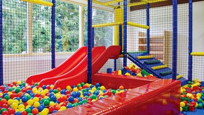 A play area with slides and a ball pit. - 2 bedroom nice home in Faßberg/Heidesee (Faßberg/Heidesee)