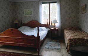 5 Schlafzimmer, Reisekinderbett