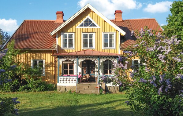 Exterior - 5 bedroom beautiful home in Fågelfors (Fågelfors)