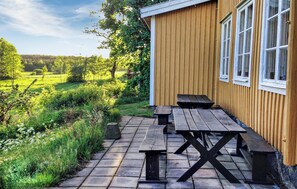 Outdoor dining - 5 bedroom beautiful home in Fågelfors (Fågelfors)