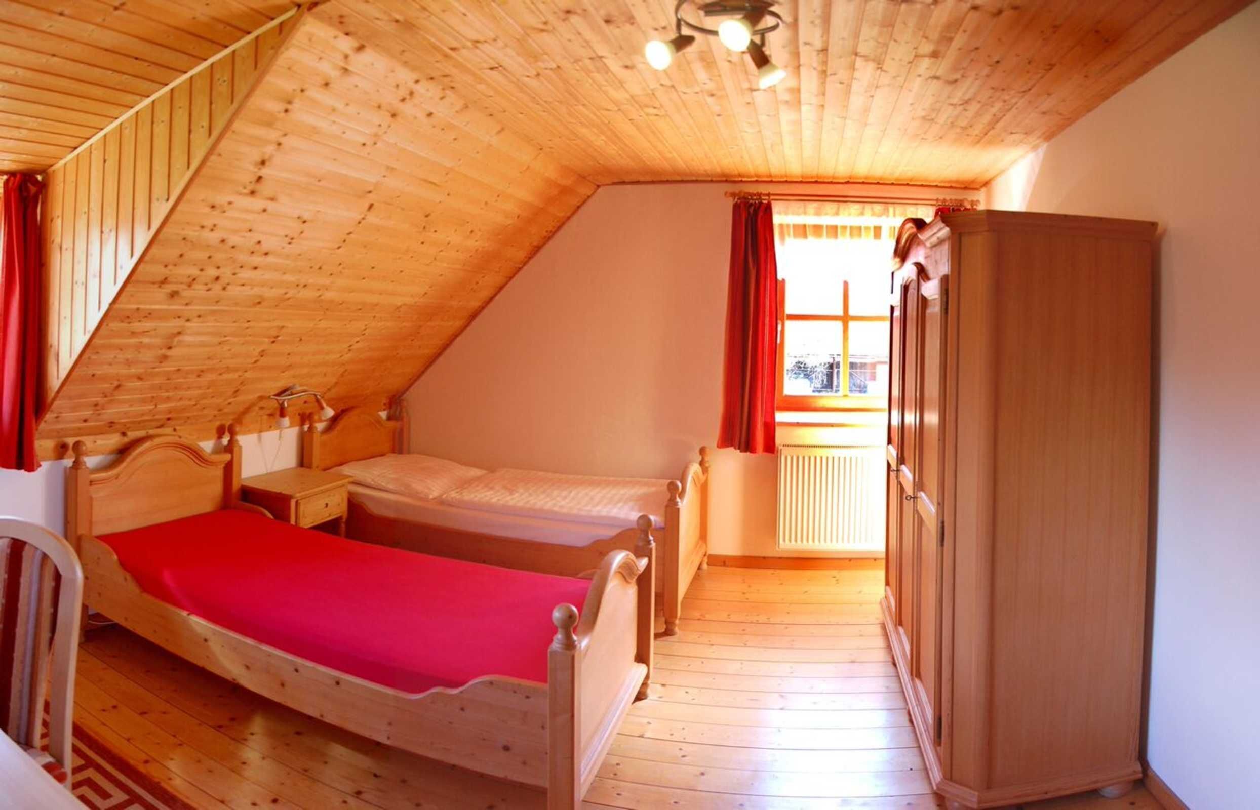 2 bedrooms, travel crib