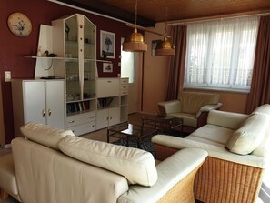 TV - Cottage on the lake - cottage (Krakow am See)