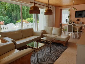 Unclassified image, 4 of 23, button