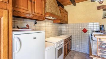 Réfrigérateur, plaque de cuisson, cafetiÚre/bouilloire