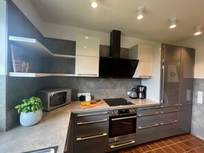 Unclassified image, 3 of 27, button