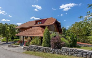 Exterior - Beautiful home in Lukovdol with sauna (Lukovdol)