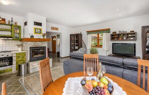 TV, fireplace, stereo - Beautiful home in Lukovdol with sauna (Lukovdol)