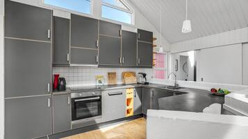 Réfrigérateur, plaque de cuisson, lave-vaisselle, cafetiÚre/bouilloire