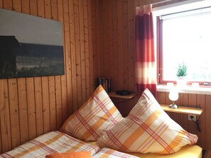 3 habitaciones, tabla de planchar con plancha, cuna de viaje y wifi 