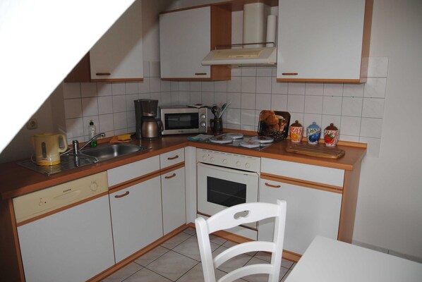 Køleskab, mikrobølgeovn, ovn, opvaskemaskine