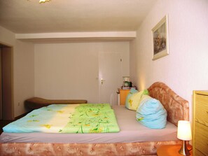 1 bedroom, WiFi, bed sheets