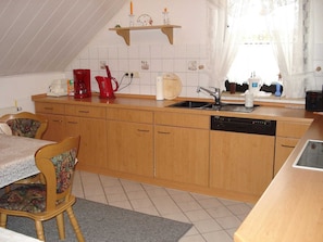 Kühlschrank, Mikrowelle, Ofen, Geschirrspüler