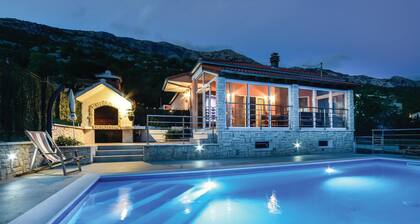 Superbe maison à Dubrava avec sauna