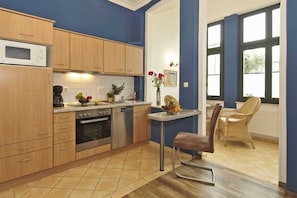 Microondas, horno, lavavajillas