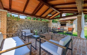 Outdoor dining - Lovely home in Cukrici with WiFi (Cukrici)