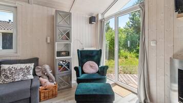 Fernseher, Kamin, DVD-Player