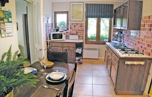 Réfrigérateur, four, plaque de cuisson