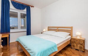 2 dormitorios, cuna de viaje, wifi gratis y ropa de cama