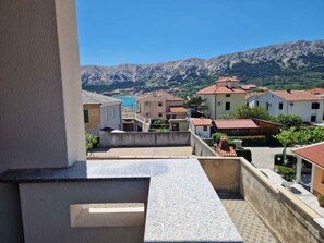 Property grounds - Holiday apartment near the sea (Baška)