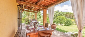 Stunning home in Montuolo LU