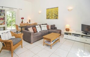 TV, DVD player - Amazing home in Saint Remy de Provence (Saint Remy de Provence)
