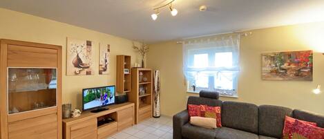 Una televisión de pantalla plana