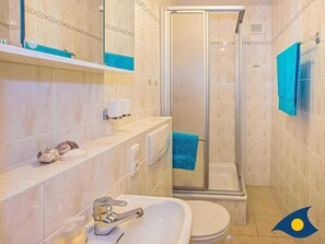 Unclassified image, 4 of 18, button