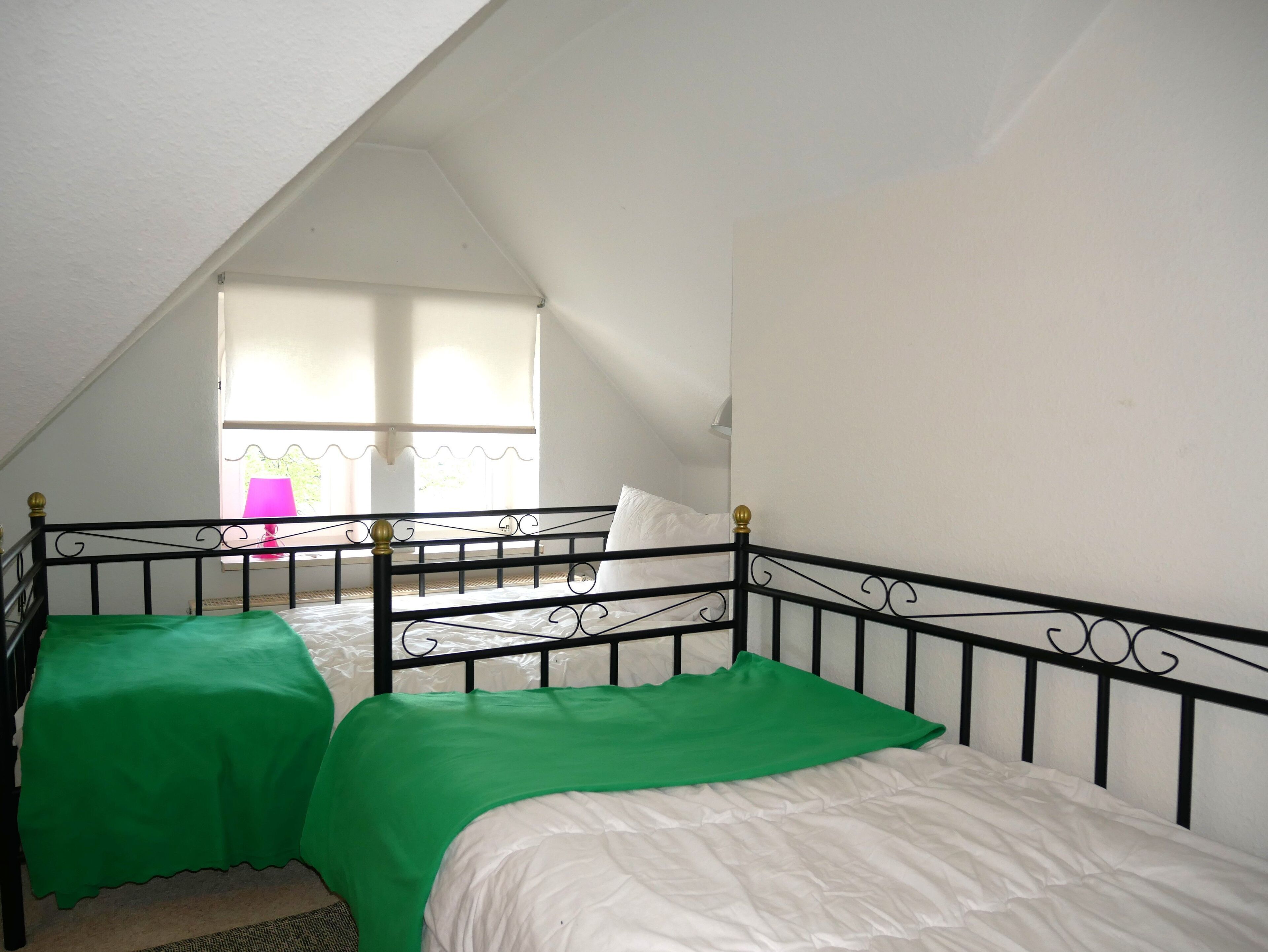 2 bedrooms, travel crib, WiFi