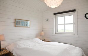 3 bedrooms, travel cot, free WiFi