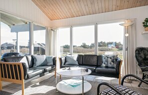 TV, fireplace - Amazing home in Løkken with sauna (Løkken)