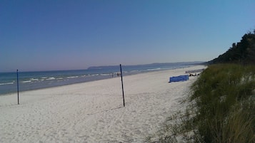 Una spiaggia nelle vicinanze