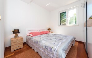 3 bedrooms, free WiFi, bed sheets