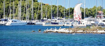 Cozy apartment in Rogoznica with WiFi