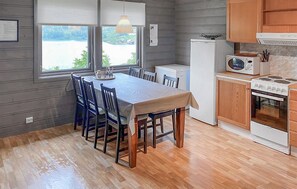 Een koelkast, een kookplaat, een vaatwasser