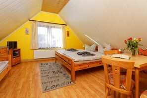 2 多间卧室、旅行婴儿床、WiFi、床单