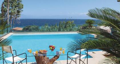 Awesome home in Petalou, Korinthias