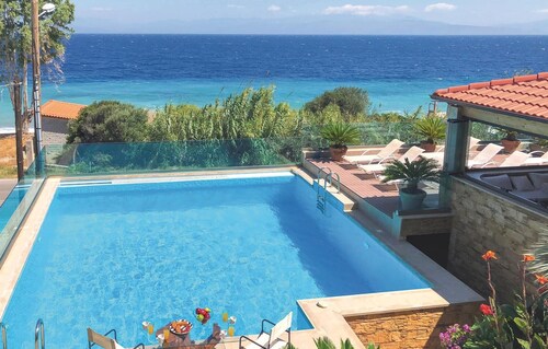 Awesome home in Petalou, Korinthias